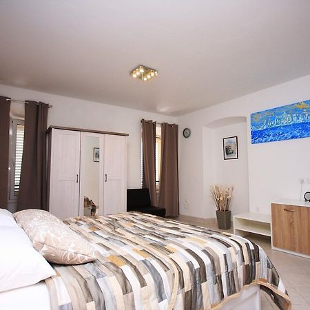 Room Ghetto กอร์จูลา ภายนอก รูปภาพ